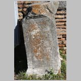 0106 ostia - necropoli della via ostiense (porta romana necropolis) - via dei sepolcri - westseite - sockel.jpg